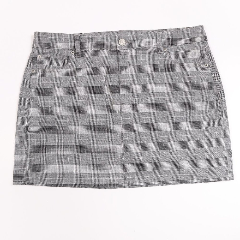American Eagle Super Stretch Hi-Rise Mini Plaid Skirt  Black & White	Size	16